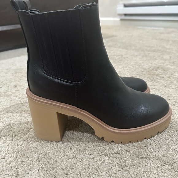 Dolce Vita Heeled Bootie - Picture 6 of 7